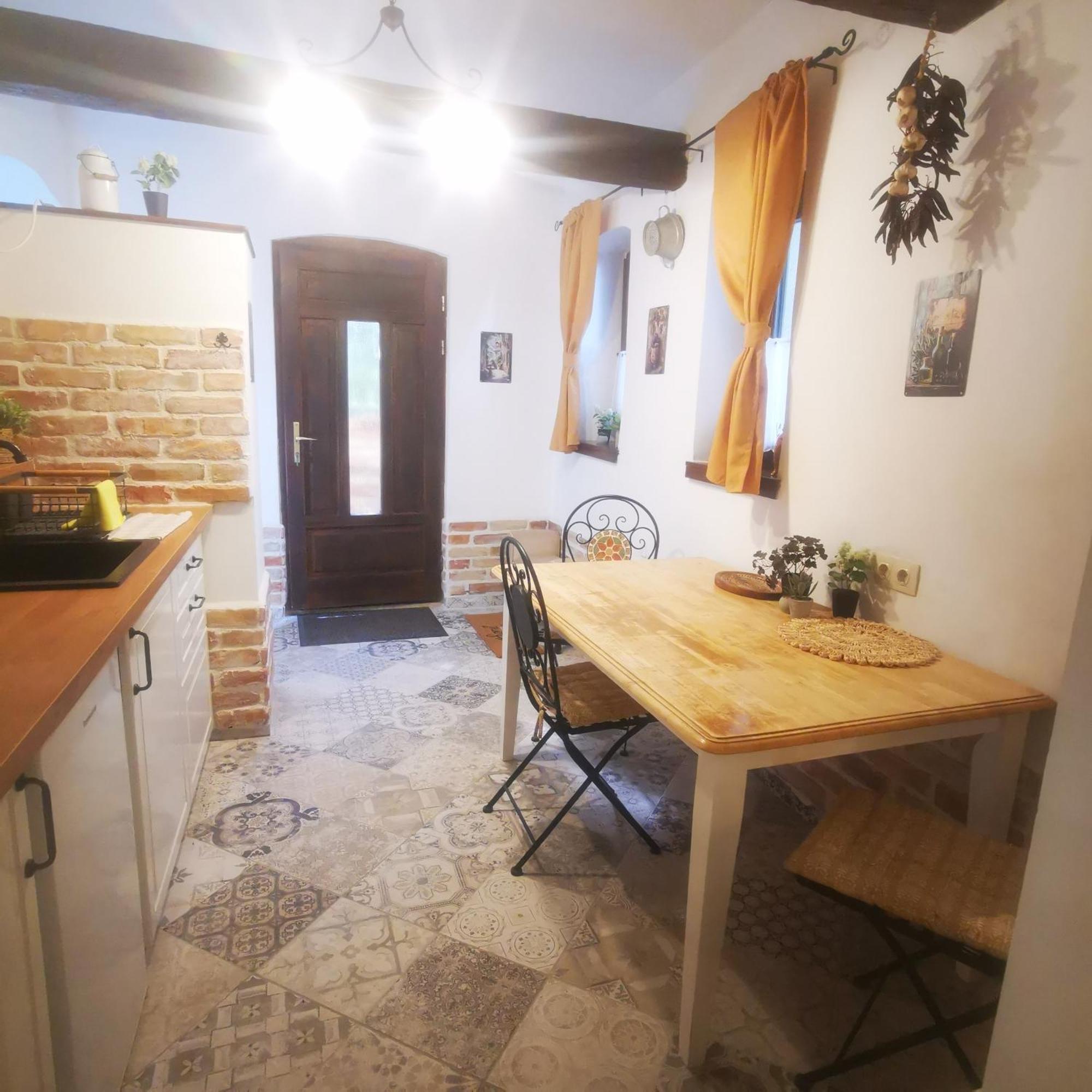 Kuria Apartman Budapest With Free Parking ภายนอก รูปภาพ